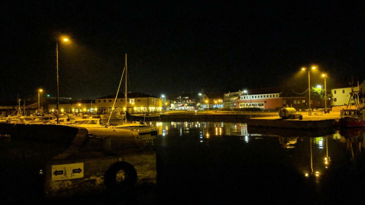 Harbour Sleep Motel Neksø Kültér fotó
